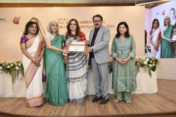 Puraskar Presentation: (L-R) Mrs. Rajyalakshmi Rao - President, IMC Ladies’ Wing, Mrs. Ratna Pathak Shah – Guest of Honour, Mrs. Nikkitaa Navlekar - Founder, Aangan of Kutch, (Award Recipient), Prof. Shri S. P. Singh Baghel - Hon’ble Minister of State for Fisheries, Animal Husbandry & Dairying and Panchayati Raj, Government of India (Chief Guest), and Mrs. Radhika Nath, Chairperson, 32nd JBP Committee
